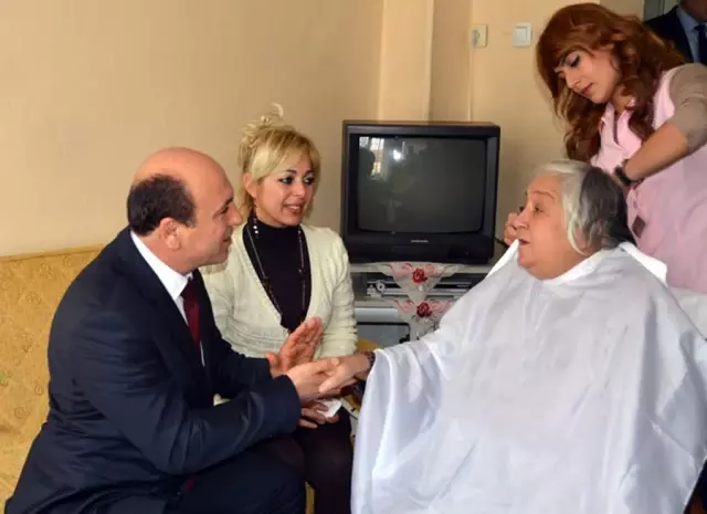 Balıkesir Belediyesi�nden Yaşlılara Evde Saç Kesim Hizmeti Haberler
