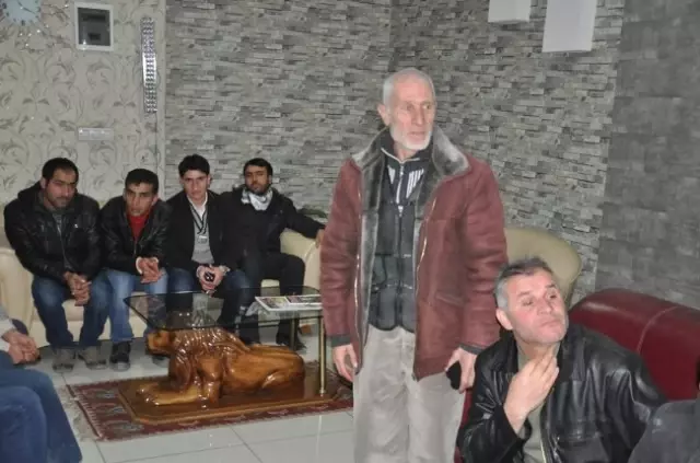 Siirt Belediyesi'nde Çalışan İşçilerden Sendika Talebi Siirt Belediyesi'nde Çalışan İşçilerden Sendika Talebi