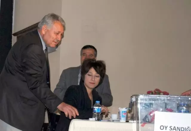Edremit Madeni İşler ve Elektrikçiler Odası Genel Kurulu Edremit Madeni İşler ve Elektrikçiler Odası Genel Kurulu