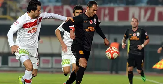 Galatasaray, Antalyaspor ile 1-1 Berabere Kaldı Galatasaray, Antalyaspor ile 1-1 Berabere Kaldı
