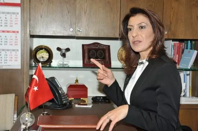 AK Parti'li Nesrin Ulema, Kadınlara Siyaseti Anlattı