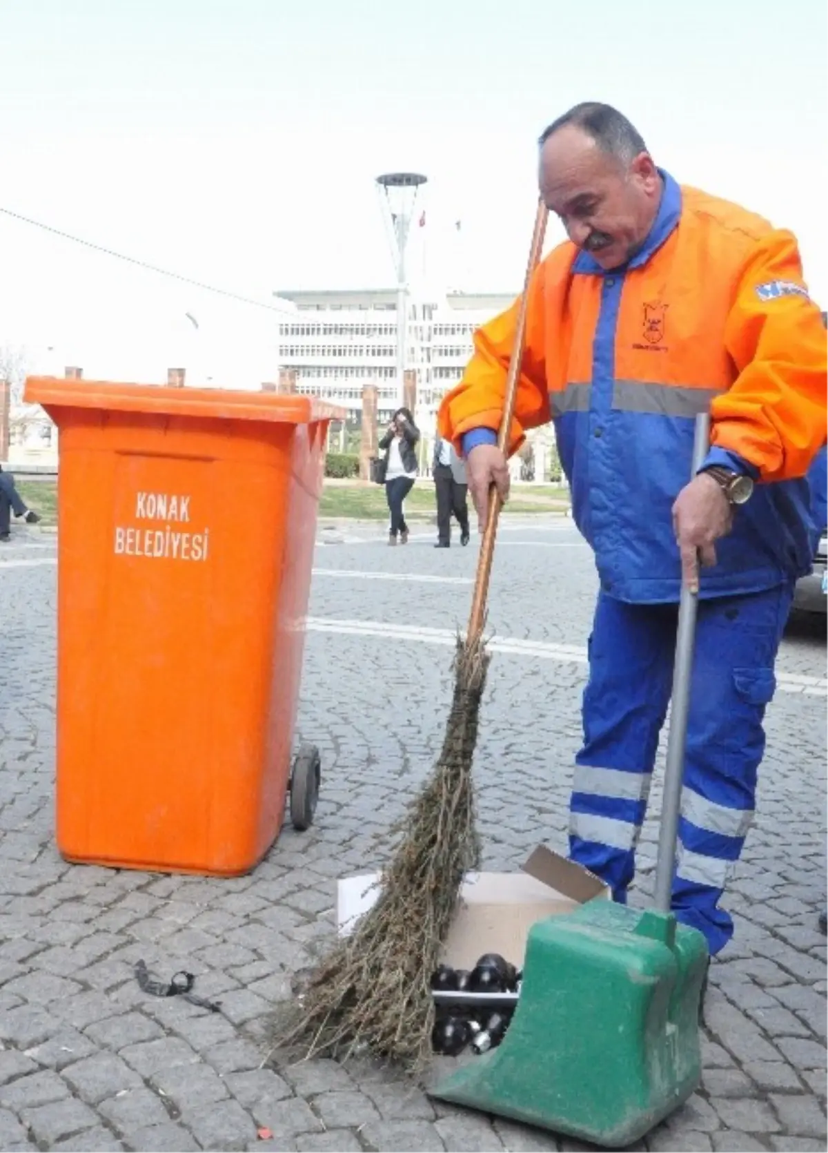 Secilirse Copcu Kiyafetleriyle Meclis E Gidecek Haberler