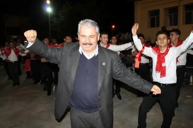 Fethiye'de Asker Adaylarına Davullu Zurnalı Uğurlama Fethiye'de Asker Adaylarına Davullu Zurnalı Uğurlama