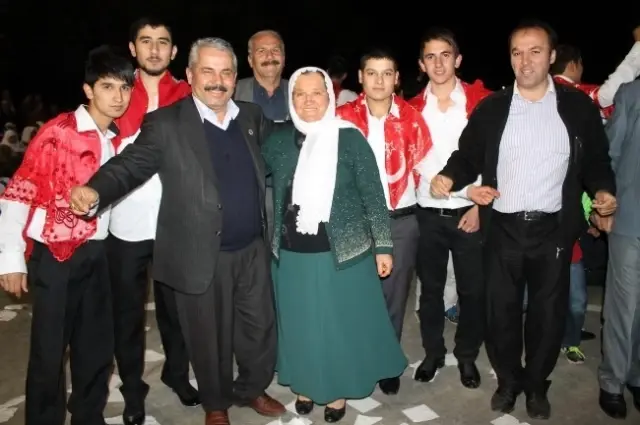 Fethiye'de Asker Adaylarına Davullu Zurnalı Uğurlama Fethiye'de Asker Adaylarına Davullu Zurnalı Uğurlama