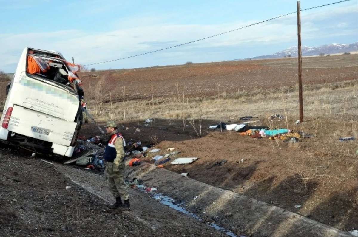 Sivas'ta Otobüs Şarampole Devrildi: 9 Ölü, 38 Yaralı