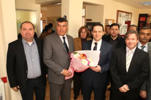 AK Parti ve CHP'li Adaylar Barış Mesajı Verdi AK Parti ve CHP'li Adaylar Barış Mesajı Verdi