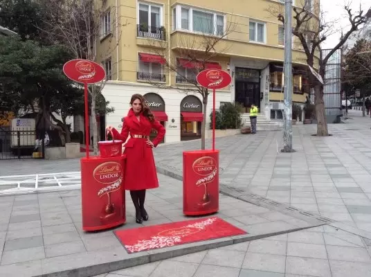 Lindor Çikolata Tadım Günleri Başladı Lindor Çikolata Tadım Günleri Başladı