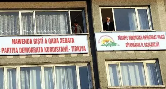 Türkiye'de İlk Kürtçe Tabela Asan Parti