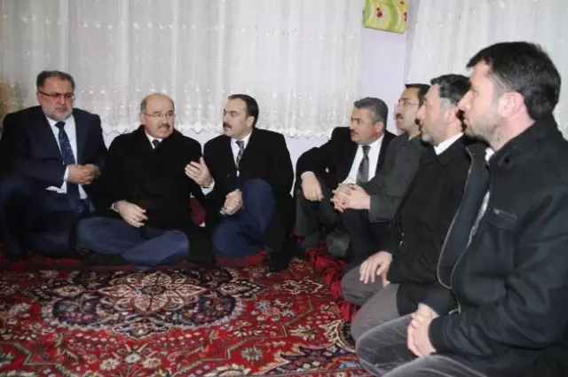 AK Partili Çelik'ten Vanlı Taş Ailesine Taziye Ziyareti AK Partili Çelik'ten Vanlı Taş Ailesine Taziye Ziyareti