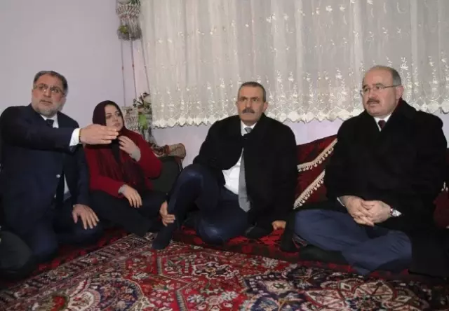AK Partili Çelik'ten Vanlı Taş Ailesine Taziye Ziyareti AK Partili Çelik'ten Vanlı Taş Ailesine Taziye Ziyareti