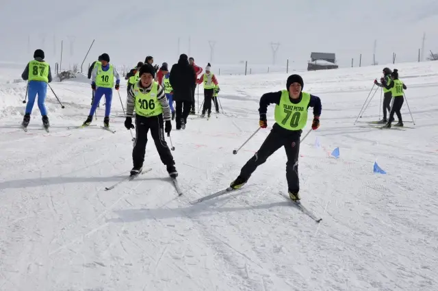Bitlis'te Valilik Kupası Kayak Yarışları Düzenlendi Bitlis'te Valilik Kupası Kayak Yarışları Düzenlendi