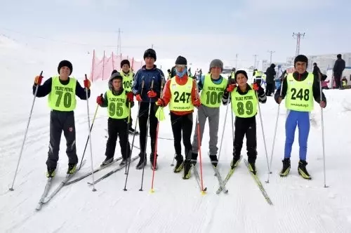 Bitlis'te Valilik Kupası Kayak Yarışması Bitlis'te Valilik Kupası Kayak Yarışması