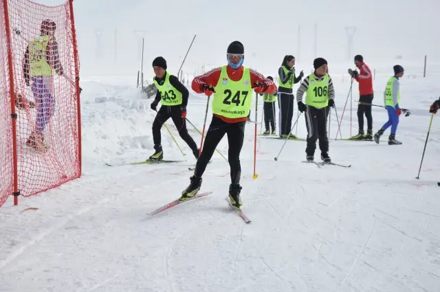 Bitlis'te Valilik Kupası Kayak Yarışları Düzenlendi Bitlis'te Valilik Kupası Kayak Yarışları Düzenlendi