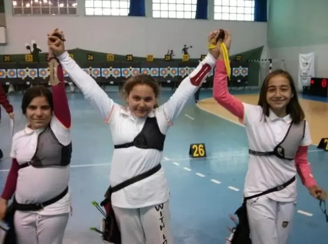 Gençlik Spor Kulübü'nün Minik Okçuları Kızlarda Türkiye İkincisi, Erkeklerde İse Üçüncü Oldu