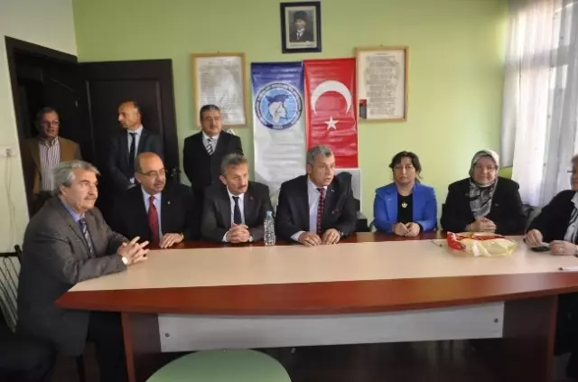 MHP Adayları Sahabiye ve Helvacıdede Esnafını Ziyaret Etti MHP Adayları Sahabiye ve Helvacıdede Esnafını Ziyaret Etti