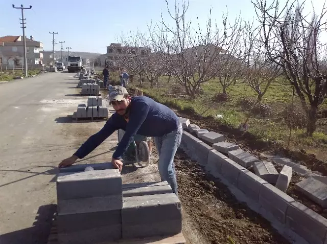 Lapseki Belediyesi Çevre Düzenlemesine Devam Ediyor Lapseki Belediyesi Çevre Düzenlemesine Devam Ediyor