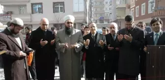 Ahmet Küçükler: Dar Gelirli Aileler İçin Ücretsiz Kıyafetlerin Dağıtılacağı Mağaza Açıldı Ahmet Küçükler: Dar Gelirli Aileler İçin Ücretsiz Kıyafetlerin Dağıtılacağı Mağaza Açıldı