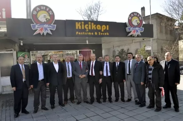 MHP Başkan Adayları Düvenönü ve Kiçikapı Esnafı ile Buluştu MHP Başkan Adayları Düvenönü ve Kiçikapı Esnafı ile Buluştu