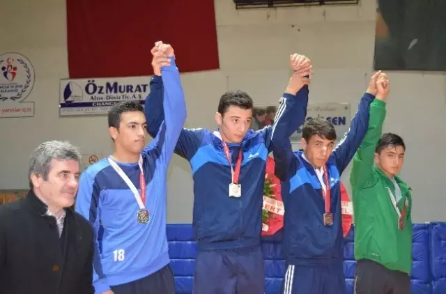 Şahinbey Belediye Güreşçileri 10 Madalya ile Birinci Oldu