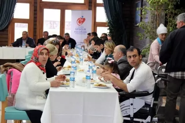 Başarılı Engelli Sporcular Mavi Işıklar'da Bir Araya Geldi Başarılı Engelli Sporcular Mavi Işıklar'da Bir Araya Geldi