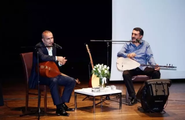 Bağlamanın Üstadı Erdal Erzincan'dan Müzik Şöleni Bağlamanın Üstadı Erdal Erzincan'dan Müzik Şöleni