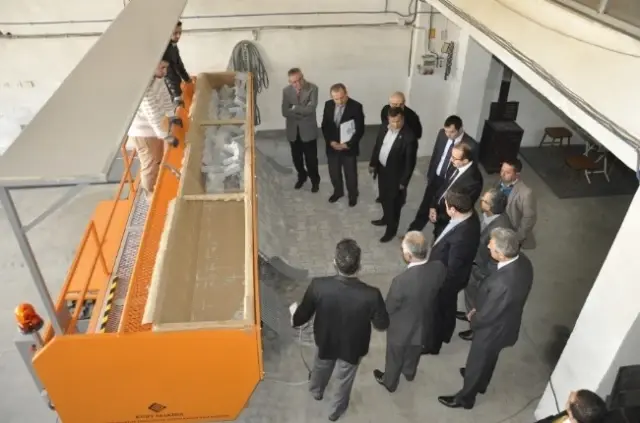 Çorum'da Kilit Parke Döşeme Makinası Üretildi Çorum'da Kilit Parke Döşeme Makinası Üretildi