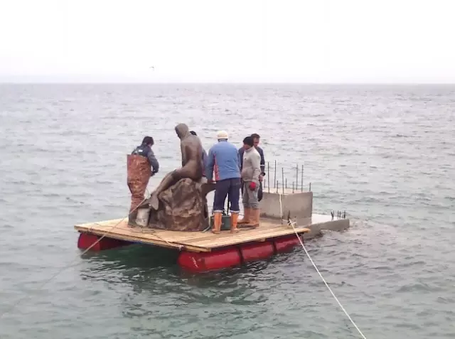 Deniz Kızı Heykelinin Yeri Değişti Deniz Kızı Heykelinin Yeri Değişti