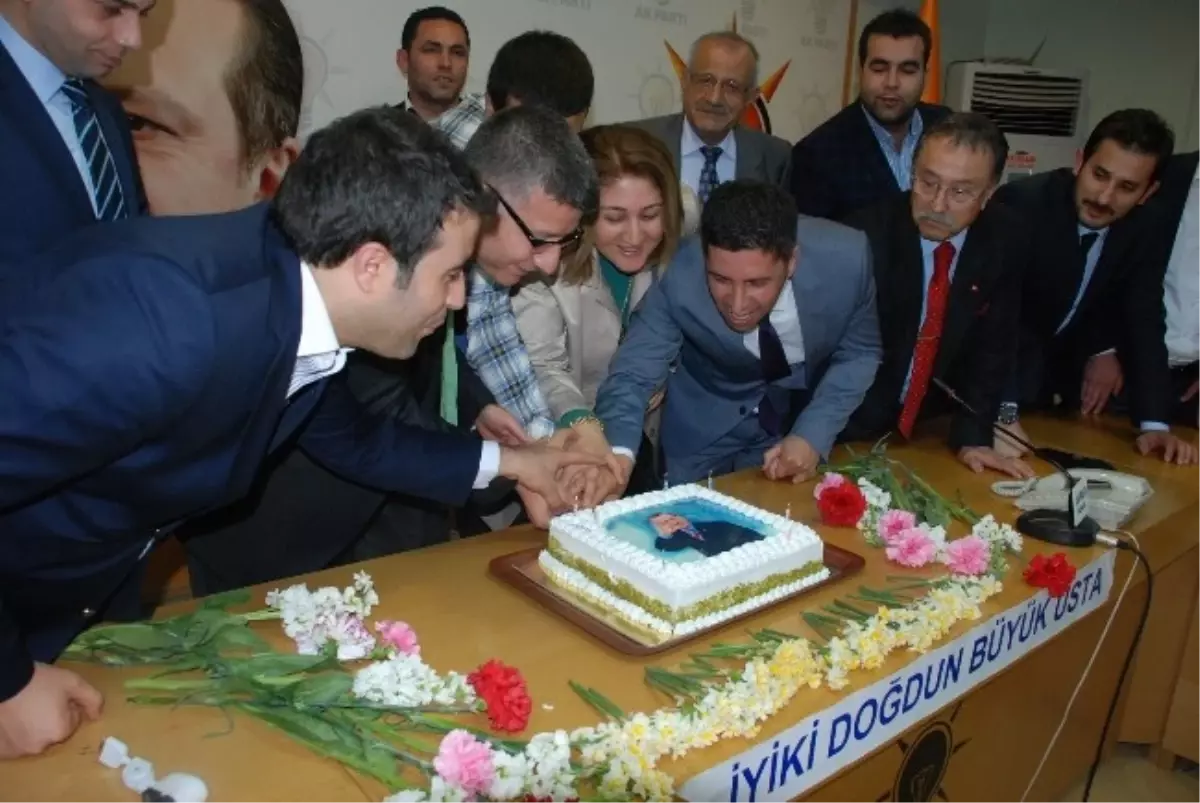 Adana'da, Başbakan Erdoğan'ın Doğum Günü Kutlandı