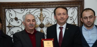 Başkan Karabalık'a Ardahanlılar Derneği'nden Teşekkür Plaketi
