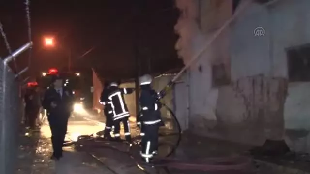 Hırsızlara Pankartla Mesaj Verilen Ev Bu Kez Yandı Hırsızlara Pankartla Mesaj Verilen Ev Bu Kez Yandı