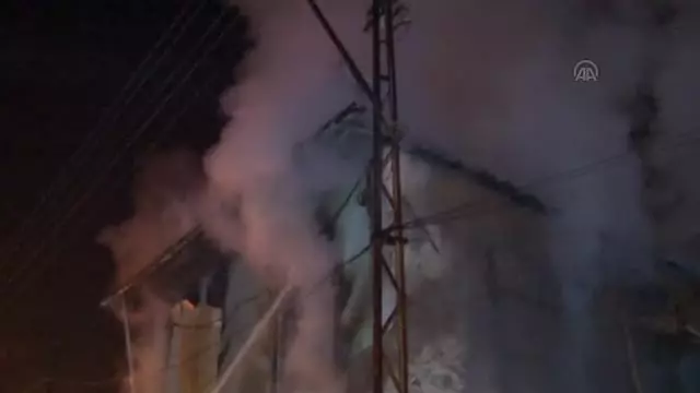 Hırsızlara Pankartla Mesaj Verilen Ev Bu Kez Yandı Hırsızlara Pankartla Mesaj Verilen Ev Bu Kez Yandı