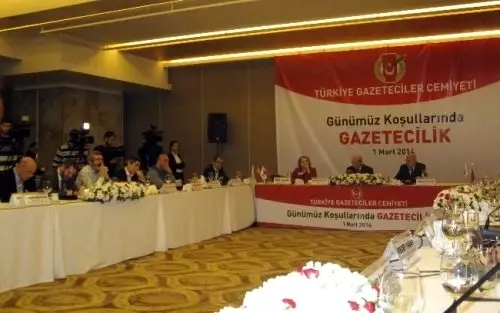 Günümüz Koşullarında Gazetecilik Tartışıldı Günümüz Koşullarında Gazetecilik Tartışıldı