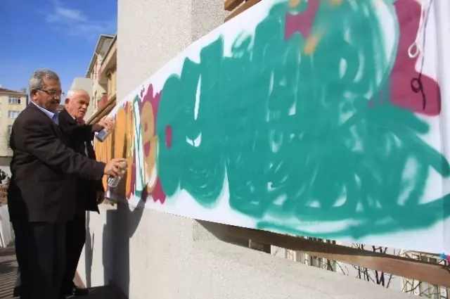 Grafiticiler Kendilerine Destek Veren Başkana Grafiti Resim Yaparak Teşekkür Etti Grafiticiler Kendilerine Destek Veren Başkana Grafiti Resim Yaparak Teşekkür Etti