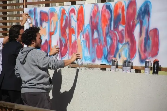 Grafiticiler Kendilerine Destek Veren Başkana Grafiti Resim Yaparak Teşekkür Etti Grafiticiler Kendilerine Destek Veren Başkana Grafiti Resim Yaparak Teşekkür Etti