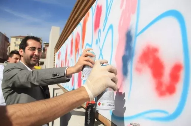 Grafiticiler Kendilerine Destek Veren Başkana Grafiti Resim Yaparak Teşekkür Etti Grafiticiler Kendilerine Destek Veren Başkana Grafiti Resim Yaparak Teşekkür Etti