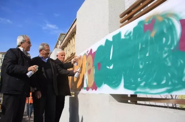 Grafiticiler Kendilerine Destek Veren Başkana Grafiti Resim Yaparak Teşekkür Etti Grafiticiler Kendilerine Destek Veren Başkana Grafiti Resim Yaparak Teşekkür Etti