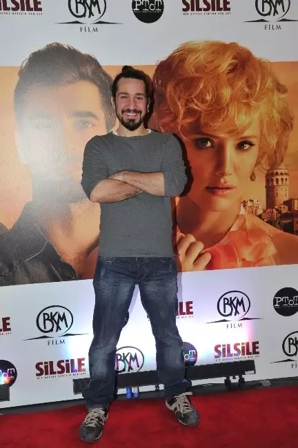 Ozan Açıktan'ın 'Silsile'si Seyirciyle Buluştu Ozan Açıktan'ın 'Silsile'si Seyirciyle Buluştu