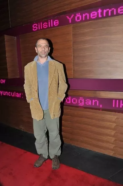 Ozan Açıktan'ın 'Silsile'si Seyirciyle Buluştu Ozan Açıktan'ın 'Silsile'si Seyirciyle Buluştu