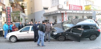 Aydın'da Virajı Alamayan Bayan Sürücü Araçların Üzerine Çıktı