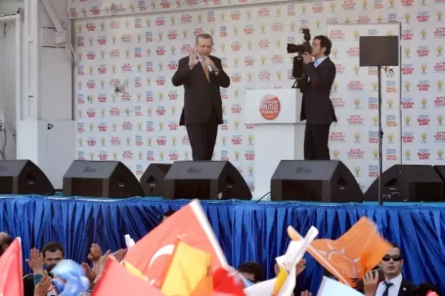 Başbakan Erdoğan Şanlıurfa'da, 'Terör' ve 'Demokratikleşme' Vurgusu Yaptı Başbakan Erdoğan Şanlıurfa'da, 'Terör' ve 'Demokratikleşme' Vurgusu Yaptı