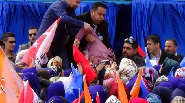 Başbakan Erdoğan Şanlıurfa'da, 'Terör' ve 'Demokratikleşme' Vurgusu Yaptı Başbakan Erdoğan Şanlıurfa'da, 'Terör' ve 'Demokratikleşme' Vurgusu Yaptı
