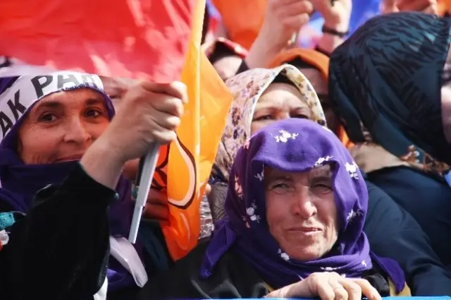 Başbakan Erdoğan Şanlıurfa'da, 'Terör' ve 'Demokratikleşme' Vurgusu Yaptı Başbakan Erdoğan Şanlıurfa'da, 'Terör' ve 'Demokratikleşme' Vurgusu Yaptı