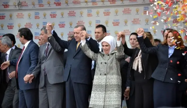 Başbakan Erdoğan Şanlıurfa'da, 'Terör' ve 'Demokratikleşme' Vurgusu Yaptı Başbakan Erdoğan Şanlıurfa'da, 'Terör' ve 'Demokratikleşme' Vurgusu Yaptı