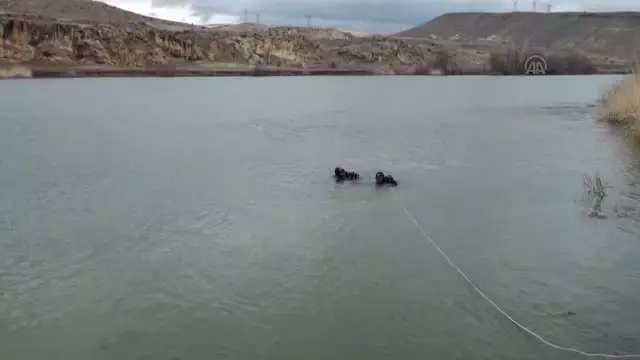 Kayıp Kişiler Kızılırmak'ta Aranıyor Kayıp Kişiler Kızılırmak'ta Aranıyor