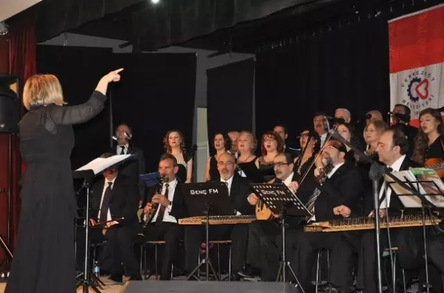 Çerkezköy Belediyesi Türk Sanat Müziği Korosu'ndan Muhteşem Konser Çerkezköy Belediyesi Türk Sanat Müziği Korosu'ndan Muhteşem Konser