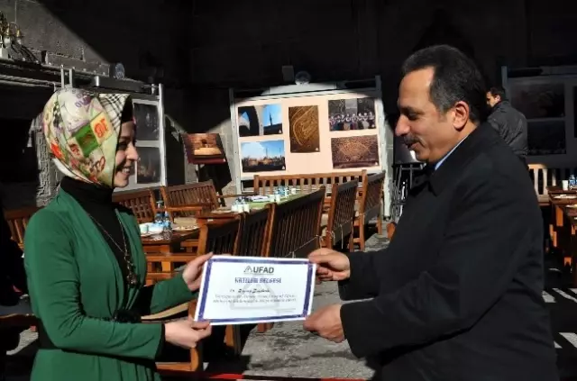 Ufad'dan Hunat Hatun Medresesi'nde Bir Gün Fotoğraf Sergisi Ufad'dan Hunat Hatun Medresesi'nde Bir Gün Fotoğraf Sergisi