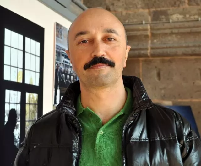 Ufad'dan Hunat Hatun Medresesi'nde Bir Gün Fotoğraf Sergisi Ufad'dan Hunat Hatun Medresesi'nde Bir Gün Fotoğraf Sergisi