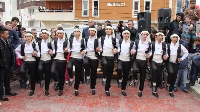 Yaşar Doğu'nun Heykeli Parka Dikildi Yaşar Doğu'nun Heykeli Parka Dikildi