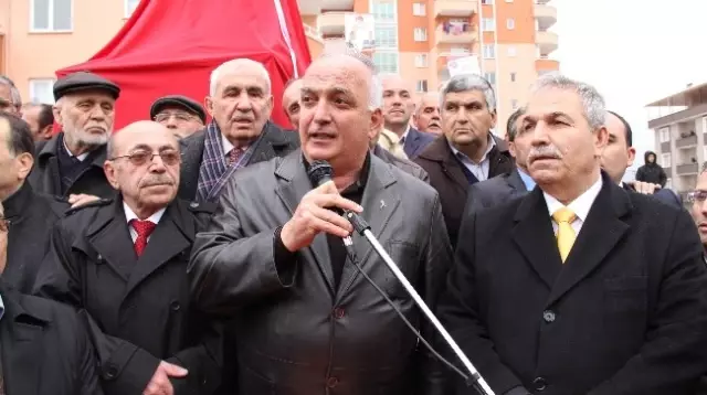 Yaşar Doğu'nun Heykeli Parka Dikildi Yaşar Doğu'nun Heykeli Parka Dikildi