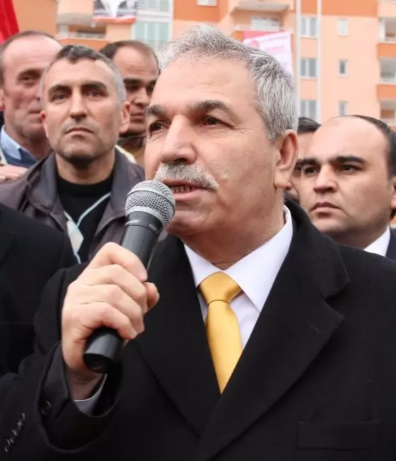 Yaşar Doğu'nun Heykeli Parka Dikildi Yaşar Doğu'nun Heykeli Parka Dikildi